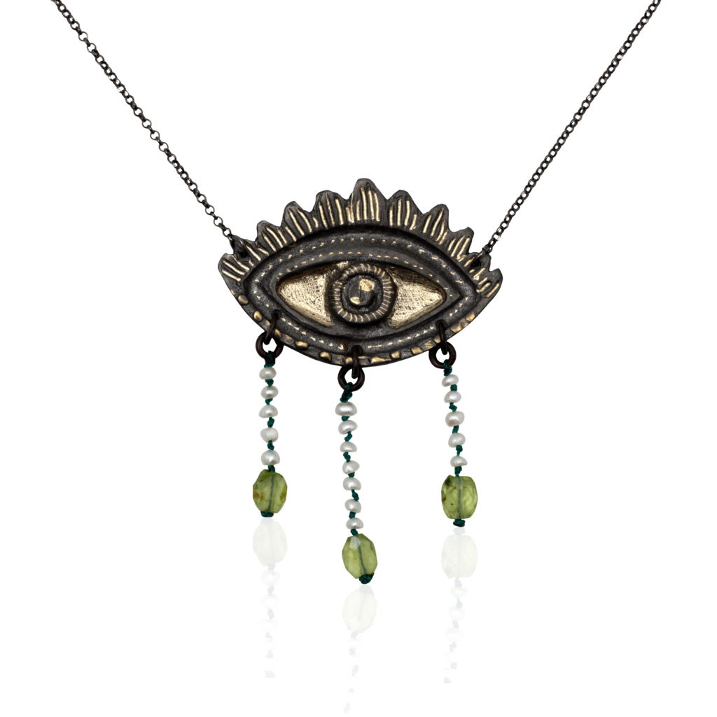 Handmade Bronze, short eye necklace, with pearls and peridotos rock