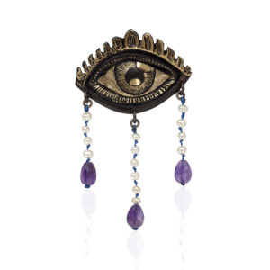 Εye pin with pearls and amethyst rock