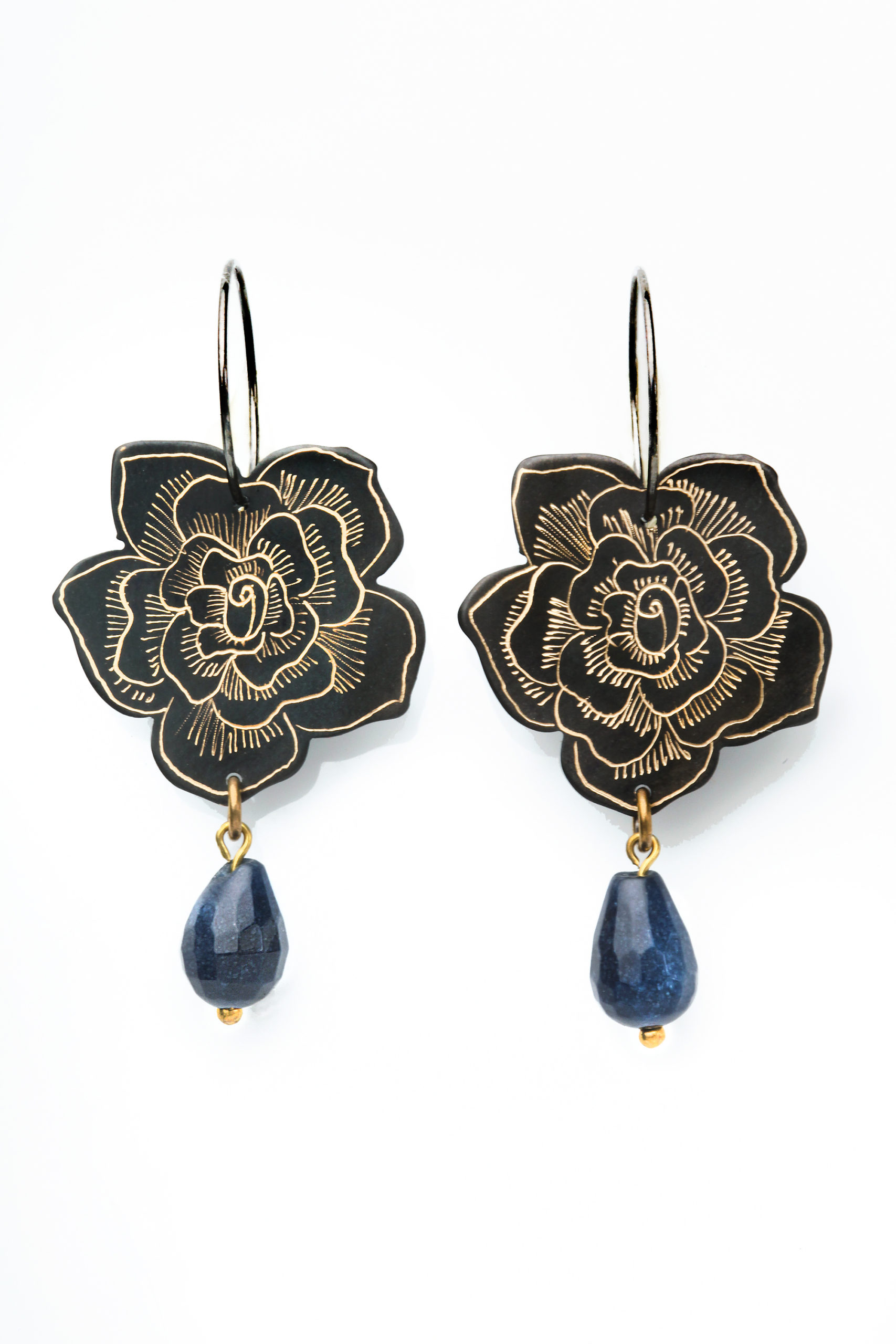 Flower earrings with agate stones