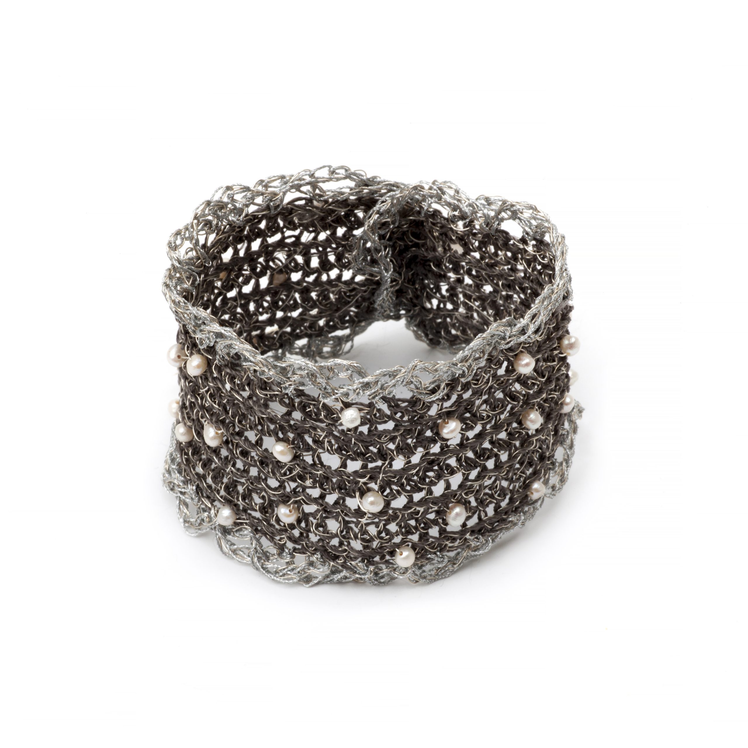 Bracelet with symmetrical braid