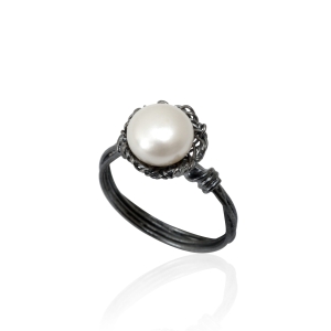 Εlegant silver ring with pearl