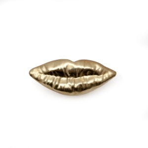 Lips pin