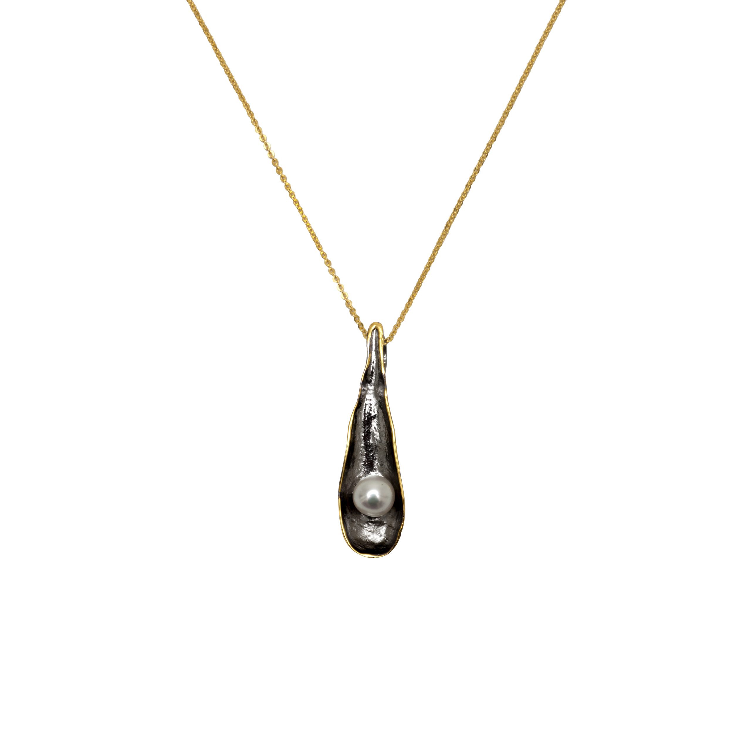Pearl drop necklace