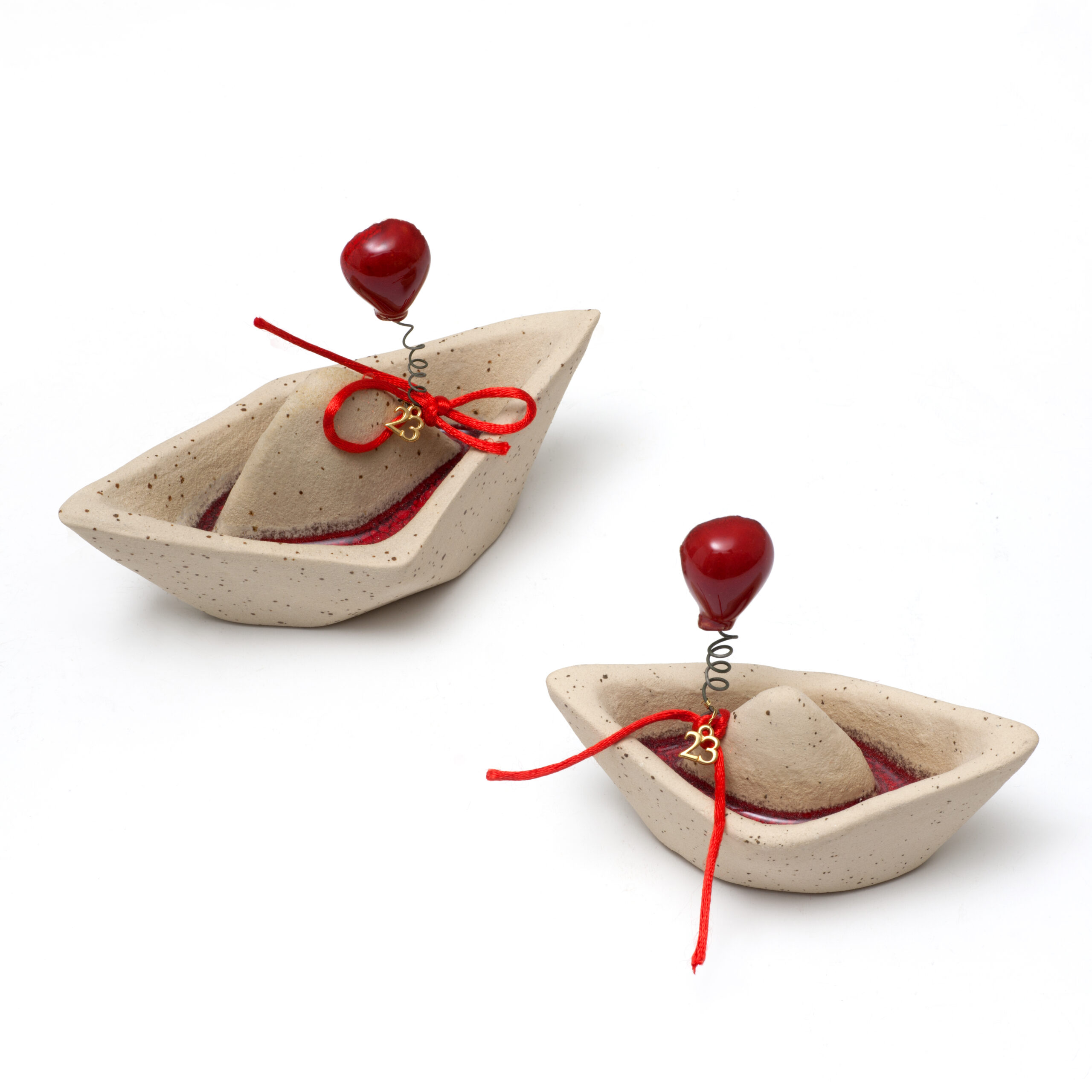 Boat beige charm with balloons