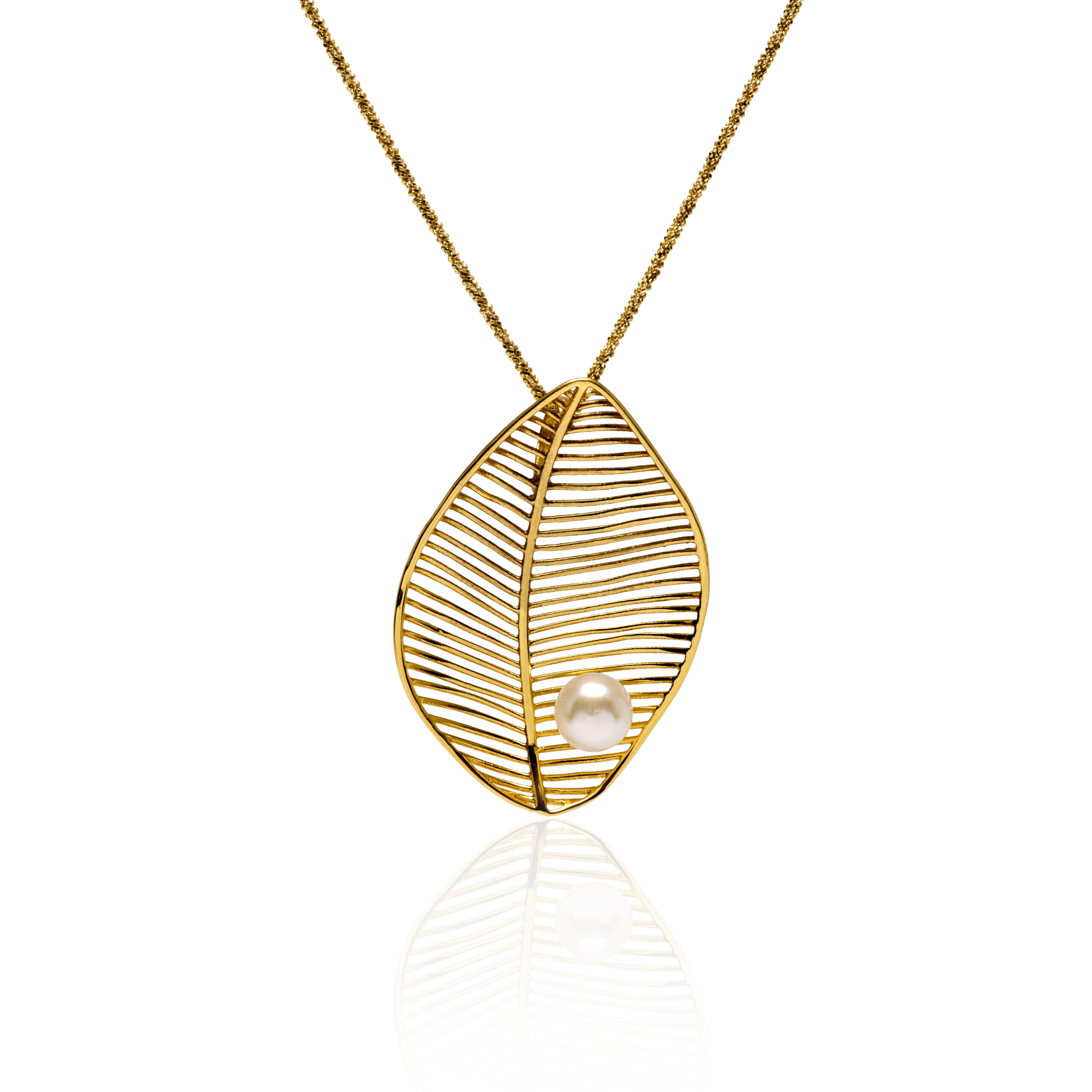Leaf with pearl necklace