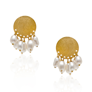 Stud pearls earrings