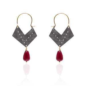 Geometric earrings with precious stones