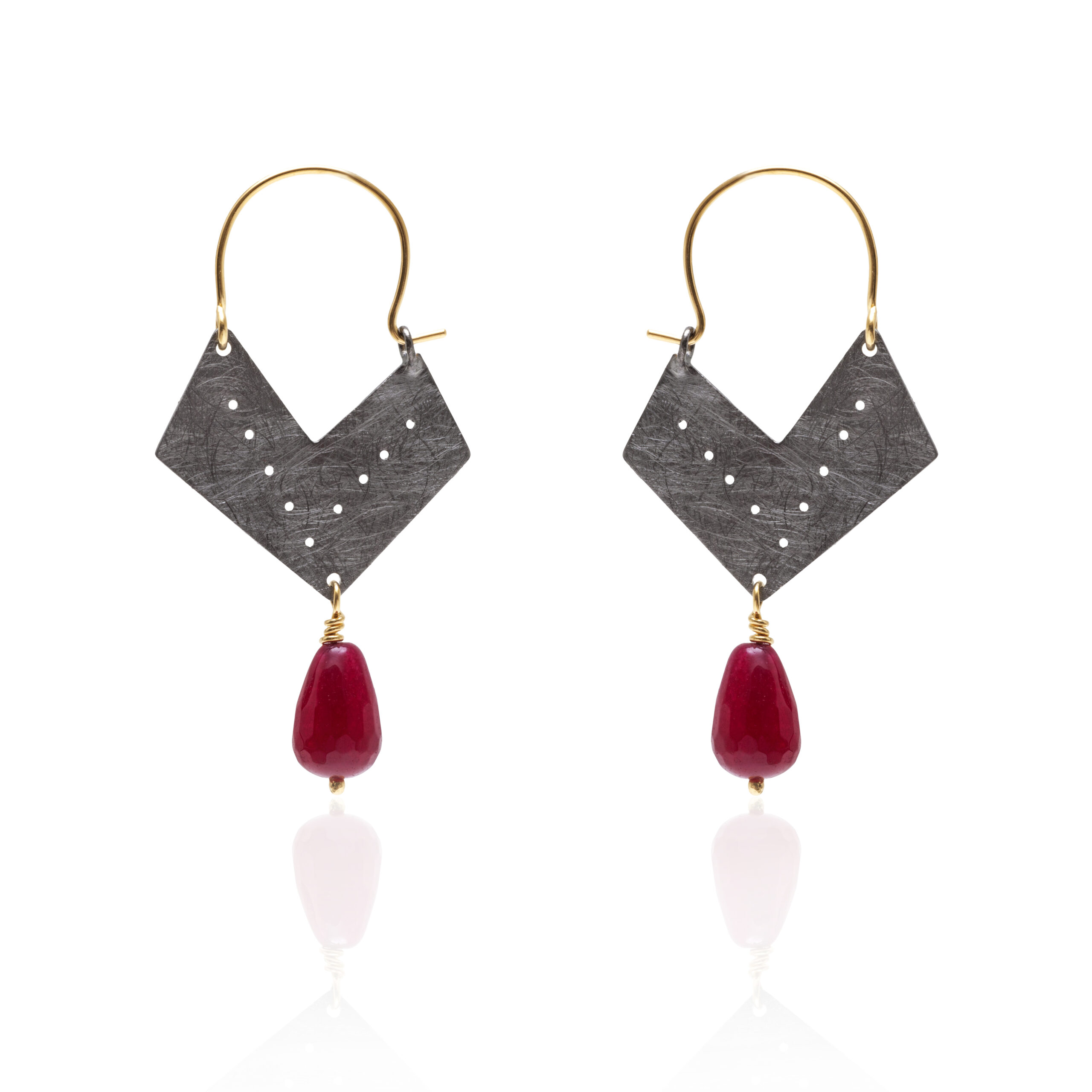 Geometric earrings with precious stones