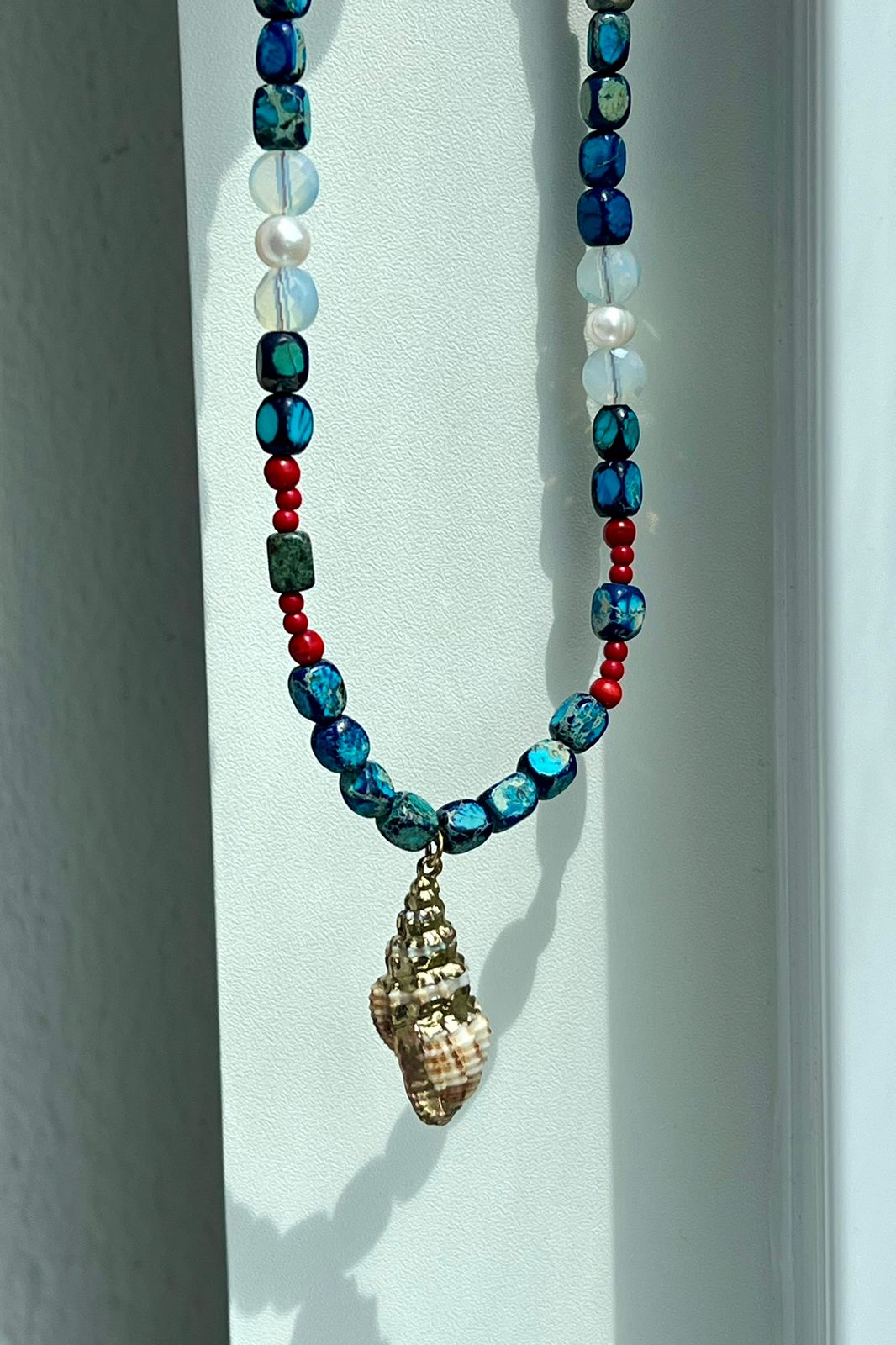 Seashell necklace blue
