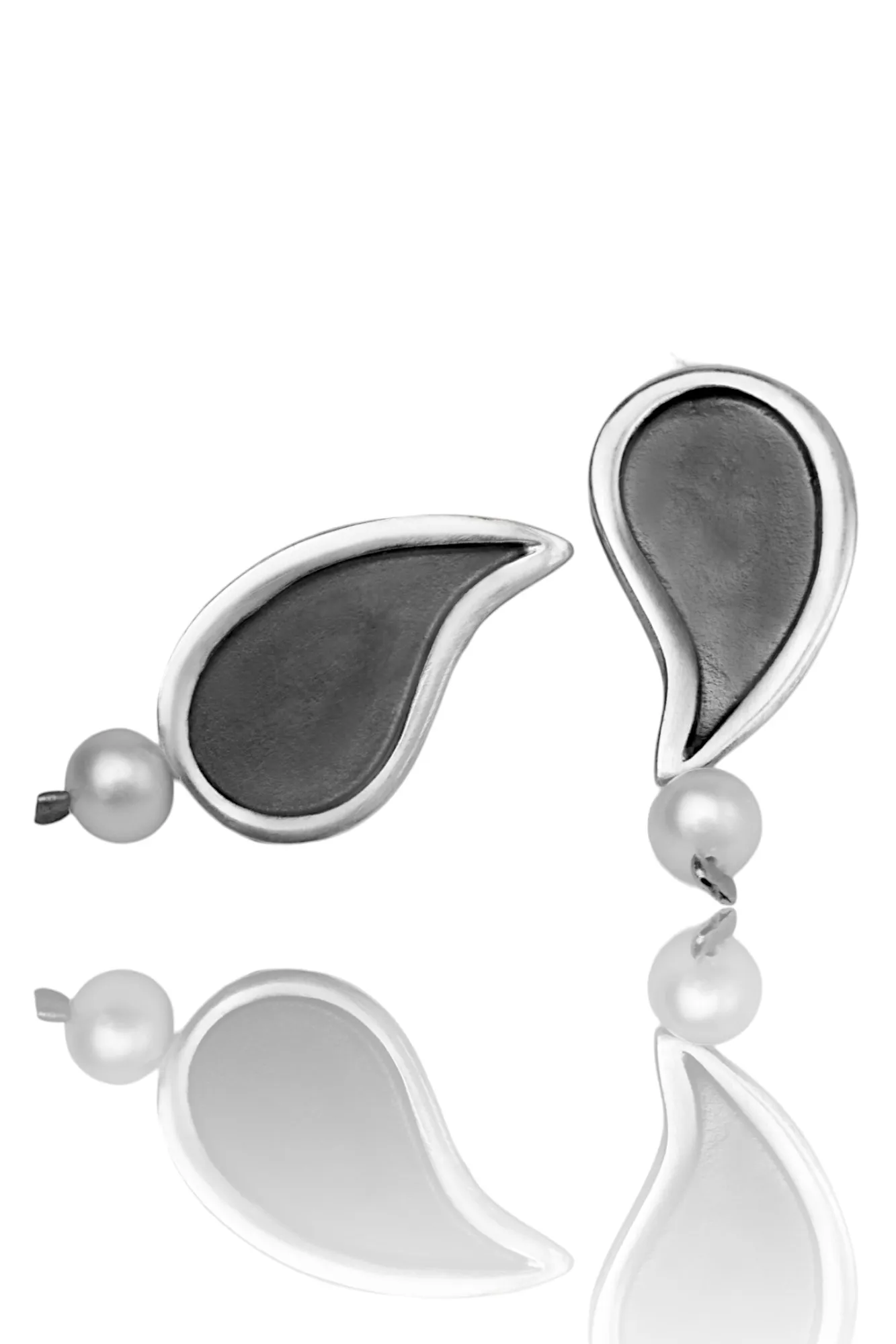 Paisleys silver earrings with pearls