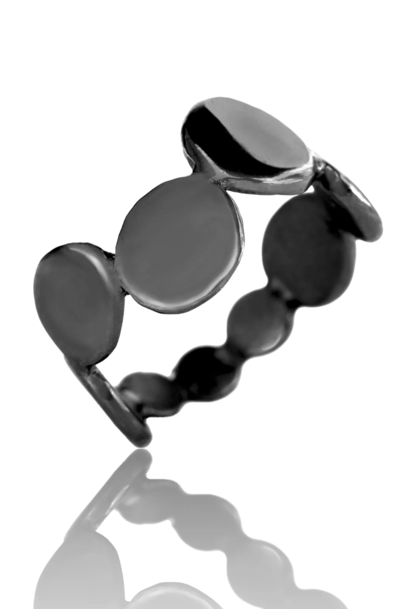 Dots black ring
