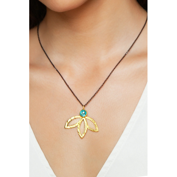 Gold leaves turguoise necklace