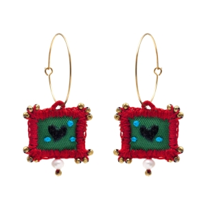 Black green red knitted heart earrings with pearl